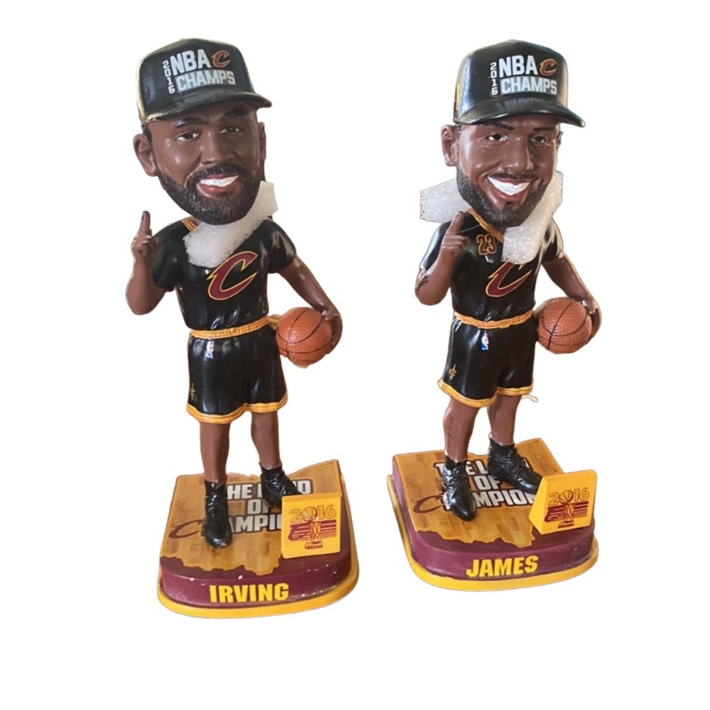 ⭐️PRICE FIRM⭐️ LEBRON & KYRIE 2016 CLEVELAND CAVALIERS CHAMP BOBBLE HEADS